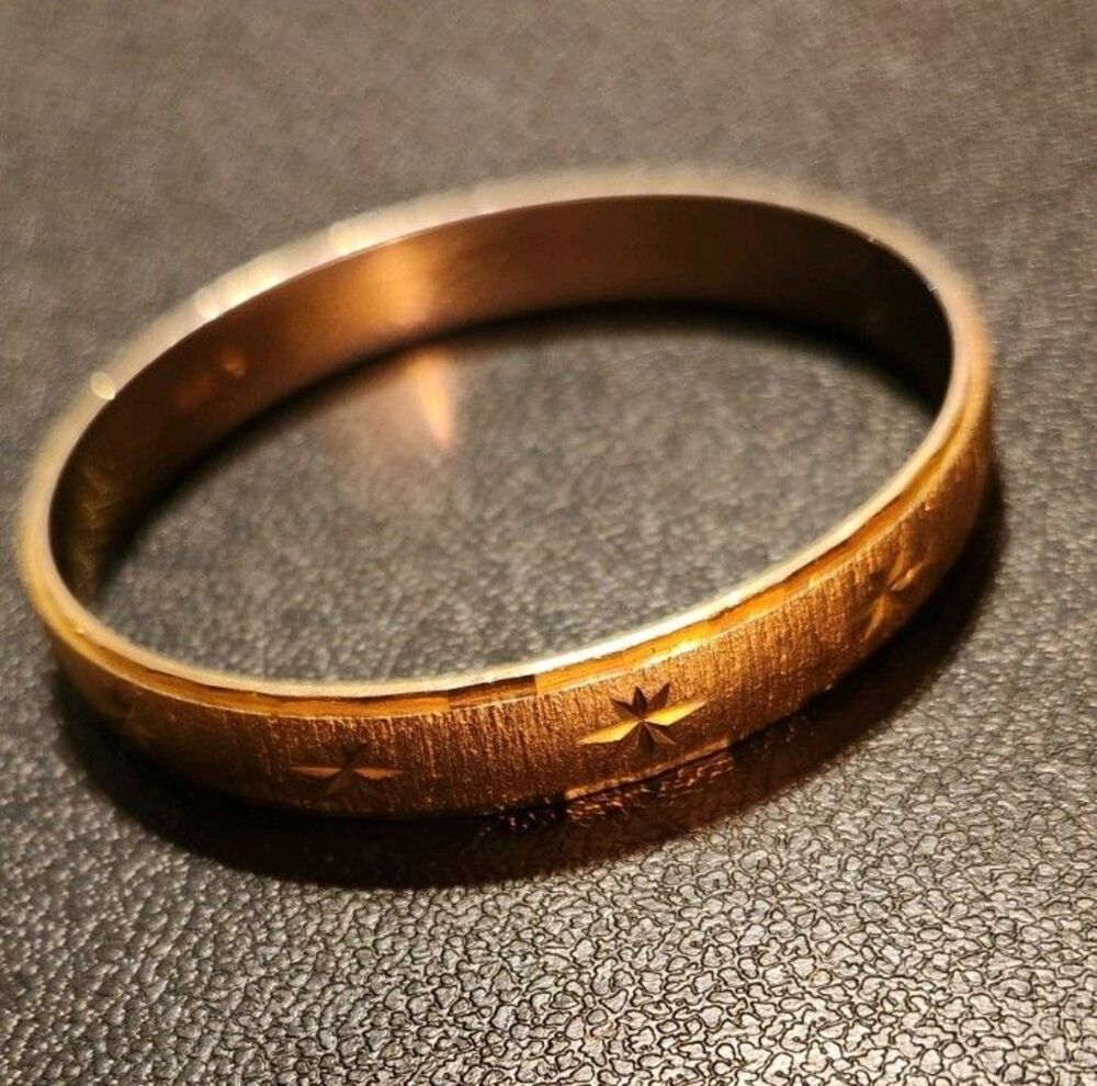 Vintage Monet Gold Tone Bangle Bracelet With Starburst Design - Picture 4 of 5